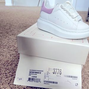 Alexander McQueen
Oversized Leather sneaker